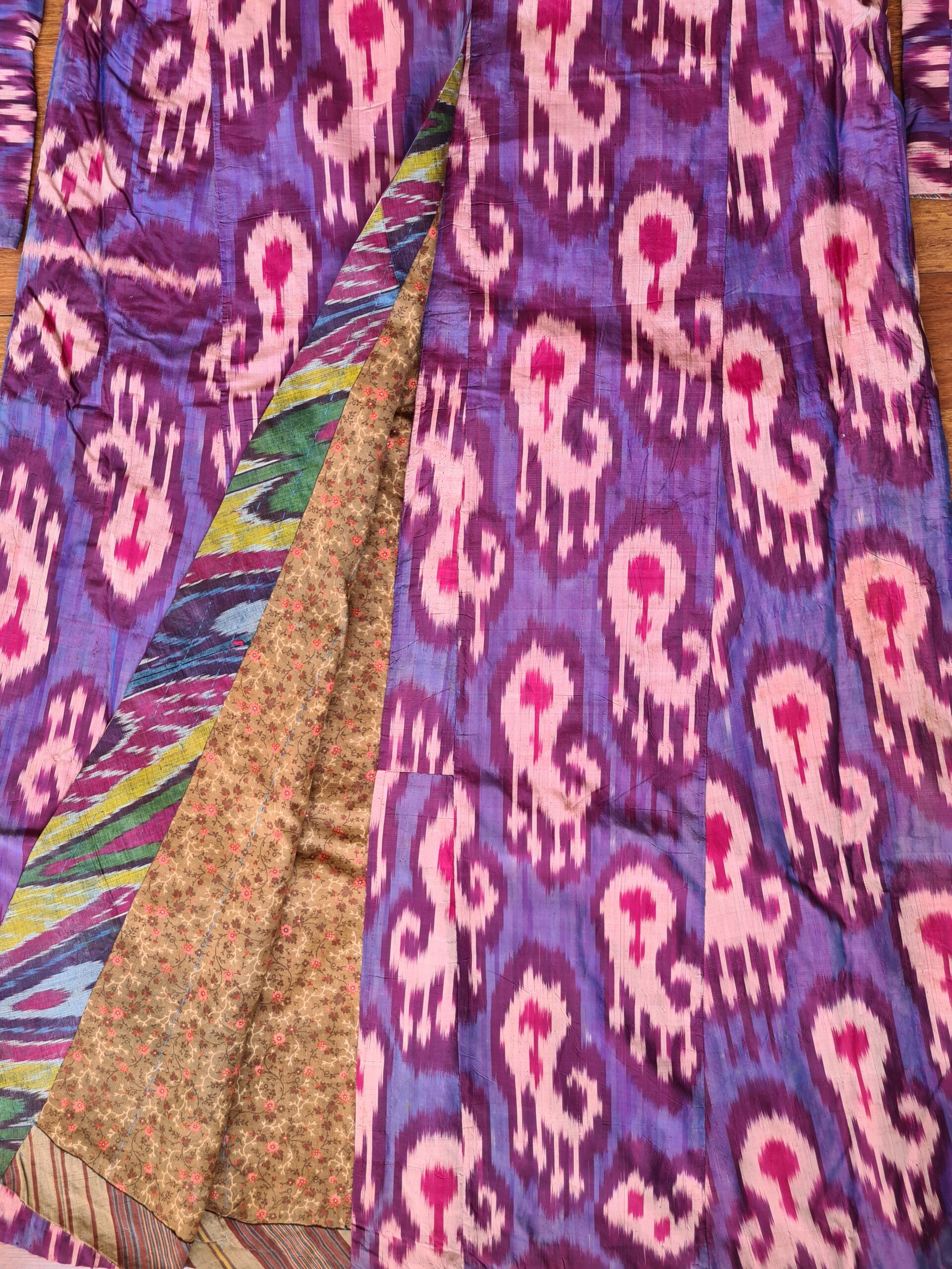 Antique Silk Ikat Chapan / Coat (c. 1880–1920) – Handcrafted Central Asian Textile - Image 3
