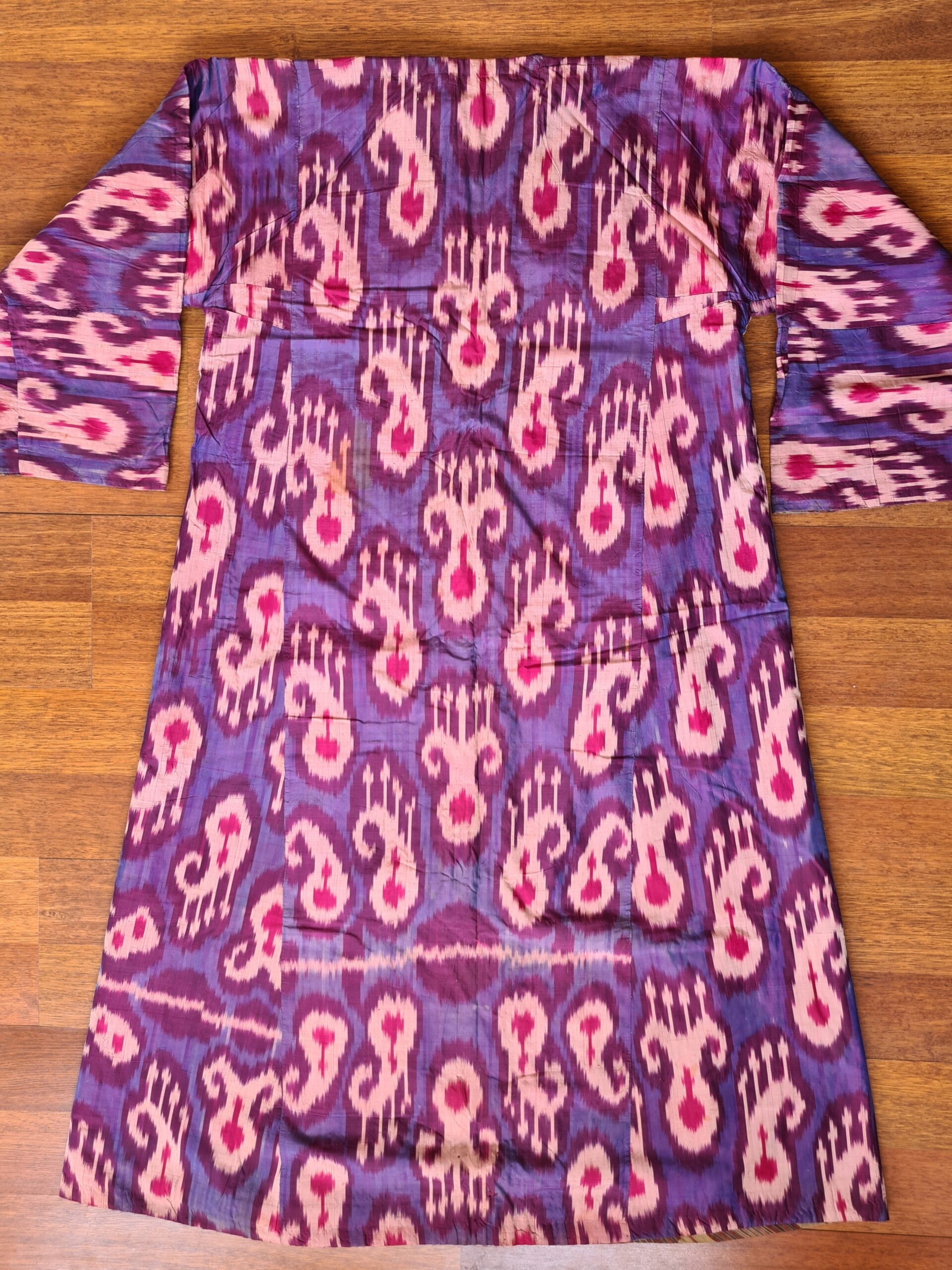 Antique Silk Ikat Chapan / Coat (c. 1880–1920) – Handcrafted Central Asian Textile - Image 5
