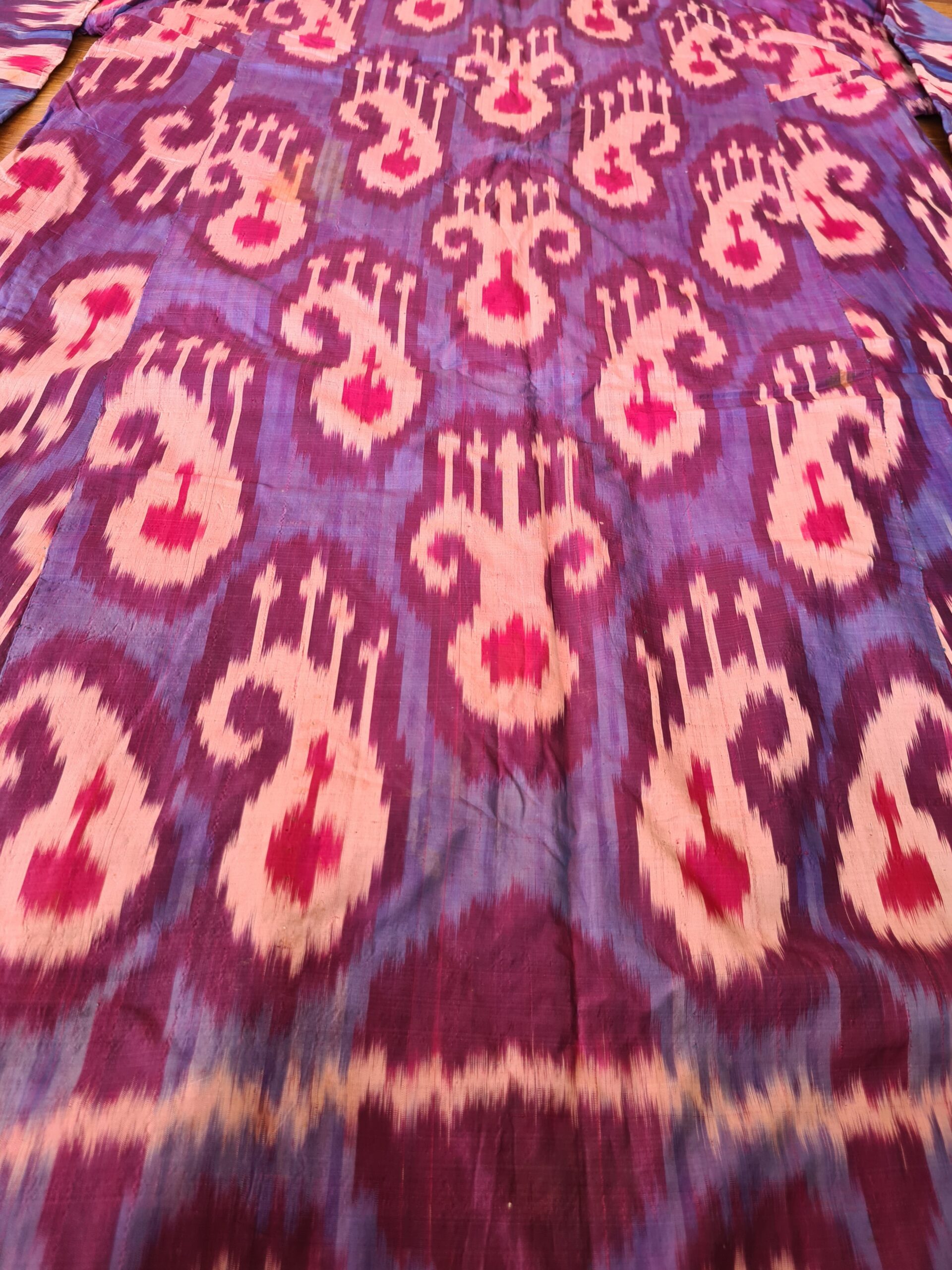 Antique Silk Ikat Chapan / Coat (c. 1880–1920) – Handcrafted Central Asian Textile - Image 6
